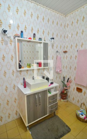 Casa à venda com 151m², 2 quartos e 2 vagasBanheiro