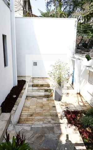 Casa à venda com 580m², 4 quartos e 5 vagasQuintal  frente