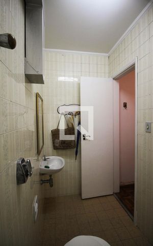 Casa à venda com 192m², 4 quartos e 2 vagas Casa à venda com 192m², 4 quartos e 2 vagasBanheiro de Serviço