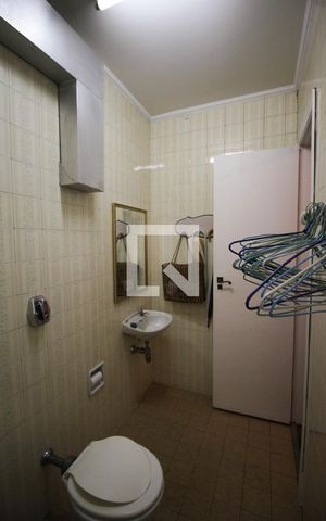 Casa à venda com 192m², 4 quartos e 2 vagas Casa à venda com 192m², 4 quartos e 2 vagasBanheiro de Serviço