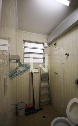 Casa à venda com 192m², 4 quartos e 2 vagas Casa à venda com 192m², 4 quartos e 2 vagasBanheiro de Serviço