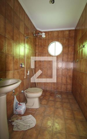 Casa à venda com 213m², 4 quartos e 3 vagasBanheiro da Suíte (1º pavimento)