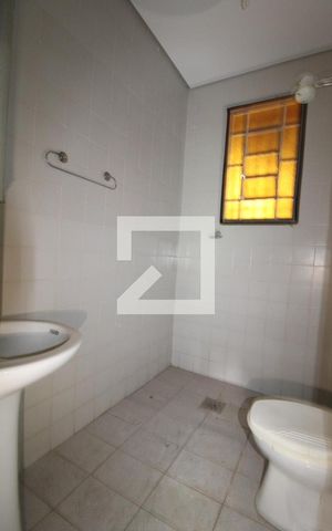 Casa à venda com 213m², 4 quartos e 3 vagasBanheiro social (térreo)
