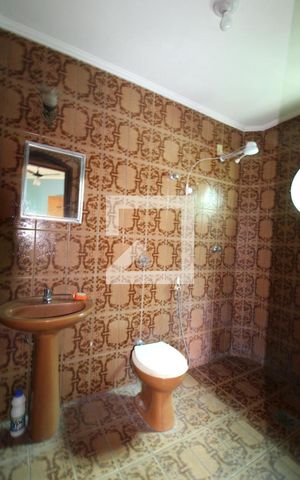 Casa à venda com 213m², 4 quartos e 3 vagasBanheiro da Suíte (térreo)