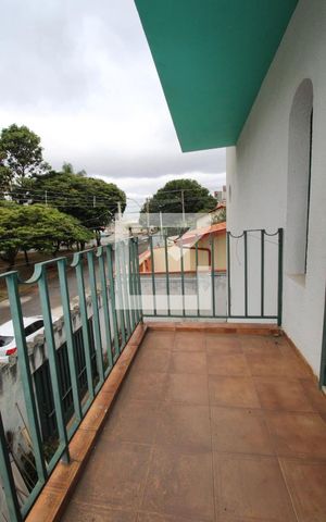 Casa à venda com 213m², 4 quartos e 3 vagasSacada do Quarto Suíte (1º pavimento)