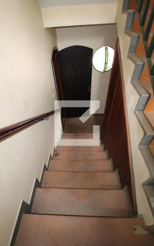 Casa à venda com 213m², 4 quartos e 3 vagasEscada