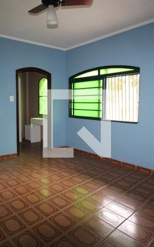 Casa à venda com 213m², 4 quartos e 3 vagasQuarto Suíte (térreo)