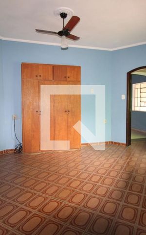 Casa à venda com 213m², 4 quartos e 3 vagasQuarto Suíte (térreo)