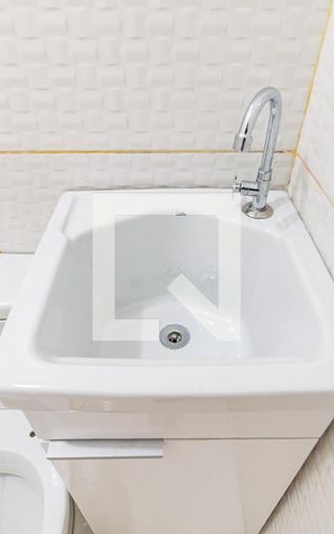 Studio para alugar com 18m², 1 quarto e sem vaga Studio para alugar com 18m², 1 quarto e sem vagaBanheiro Social