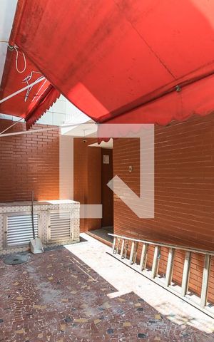 Casa à venda com 365m², 5 quartos e 4 vagas Casa à venda com 365m², 5 quartos e 4 vagasÁrea de Serviço