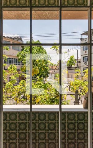 Casa à venda com 365m², 5 quartos e 4 vagas Casa à venda com 365m², 5 quartos e 4 vagasVista do Quarto 3