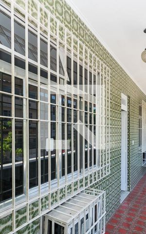 Casa à venda com 365m², 5 quartos e 4 vagas Casa à venda com 365m², 5 quartos e 4 vagasVaranda do 2º andar
