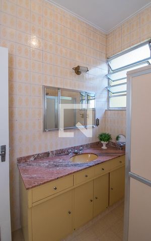 Casa à venda com 365m², 5 quartos e 4 vagas Casa à venda com 365m², 5 quartos e 4 vagasBanheiro da Suíte