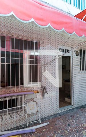 Casa à venda com 365m², 5 quartos e 4 vagas Casa à venda com 365m², 5 quartos e 4 vagasÁrea de Serviço