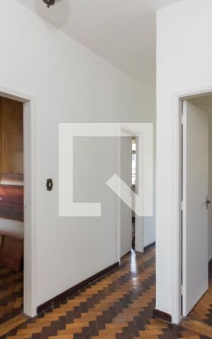 Casa à venda com 365m², 5 quartos e 4 vagas Casa à venda com 365m², 5 quartos e 4 vagasHall do 2º andar