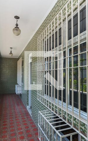 Casa à venda com 365m², 5 quartos e 4 vagas Casa à venda com 365m², 5 quartos e 4 vagasVaranda do 2º andar