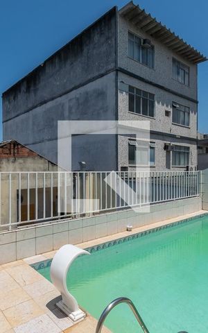 Casa à venda com 365m², 5 quartos e 4 vagas Casa à venda com 365m², 5 quartos e 4 vagasPiscina