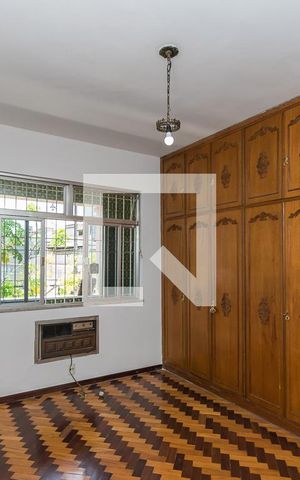 Casa à venda com 365m², 5 quartos e 4 vagas Casa à venda com 365m², 5 quartos e 4 vagasQuarto 3