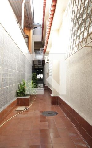Casa à venda com 415m², 6 quartos e 2 vagasEntrada Lateral
