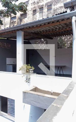 Casa à venda com 196m², 4 quartos e 3 vagas Casa à venda com 196m², 4 quartos e 3 vagasÁrea externa