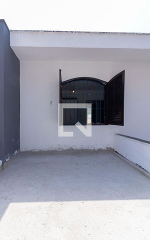 Casa à venda com 196m², 4 quartos e 3 vagas Casa à venda com 196m², 4 quartos e 3 vagasÁrea externa