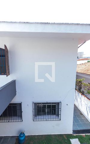 Casa à venda com 196m², 4 quartos e 3 vagas Casa à venda com 196m², 4 quartos e 3 vagasÁrea externa