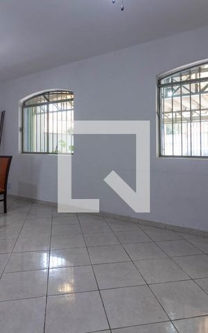 Casa à venda com 196m², 4 quartos e 3 vagas Casa à venda com 196m², 4 quartos e 3 vagasSala