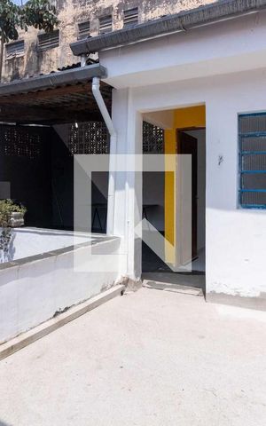 Casa à venda com 196m², 4 quartos e 3 vagas Casa à venda com 196m², 4 quartos e 3 vagasÁrea externa