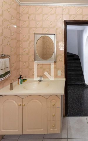 Casa à venda com 196m², 4 quartos e 3 vagas Casa à venda com 196m², 4 quartos e 3 vagasLavabo