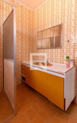 Casa à venda com 196m², 4 quartos e 3 vagas Casa à venda com 196m², 4 quartos e 3 vagasBanheiro Corredor