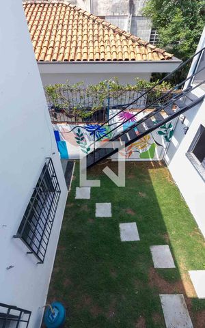 Casa à venda com 196m², 4 quartos e 3 vagas Casa à venda com 196m², 4 quartos e 3 vagasÁrea externa