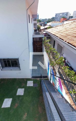 Casa à venda com 196m², 4 quartos e 3 vagas Casa à venda com 196m², 4 quartos e 3 vagasÁrea externa