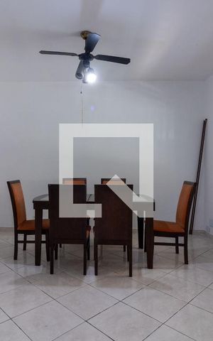 Casa à venda com 196m², 4 quartos e 3 vagas Casa à venda com 196m², 4 quartos e 3 vagasSala