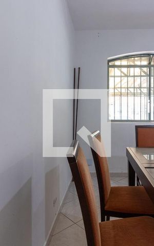 Casa à venda com 196m², 4 quartos e 3 vagas Casa à venda com 196m², 4 quartos e 3 vagasSala