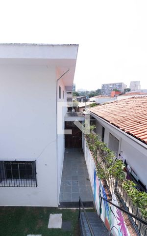Casa à venda com 196m², 4 quartos e 3 vagas Casa à venda com 196m², 4 quartos e 3 vagasÁrea externa
