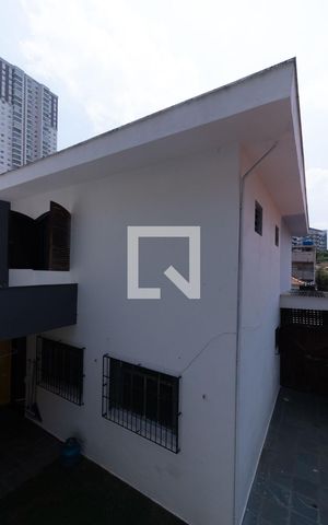 Casa à venda com 196m², 4 quartos e 3 vagas Casa à venda com 196m², 4 quartos e 3 vagasÁrea externa