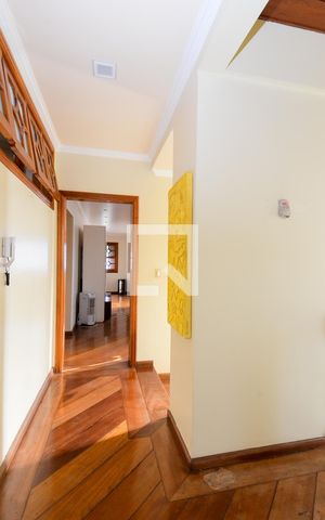 Casa à venda com 592m², 3 quartos e 5 vagasEscada Sala/Quartos