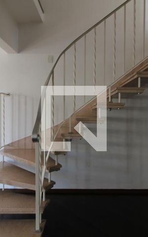 Casa à venda com 150m², 3 quartos e 3 vagasEscada