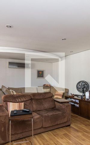 Casa para alugar com 300m², 3 quartos e 5 vagasSala de TV