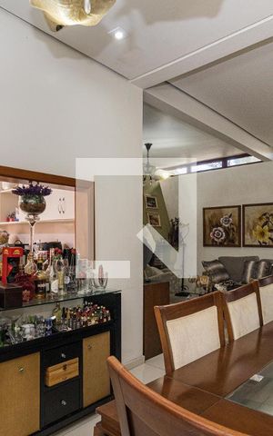 Casa para alugar com 300m², 3 quartos e 5 vagasSala