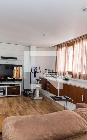 Casa para alugar com 300m², 3 quartos e 5 vagasSala de TV
