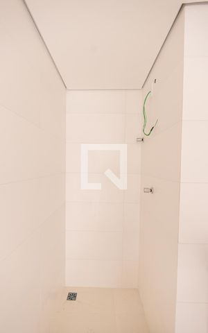 Apartamento à venda com 38m², 2 quartos e 1 vaga Apartamento à venda com 38m², 2 quartos e 1 vagaBanheiro Social