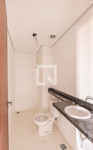 Apartamento à venda com 38m², 2 quartos e 1 vaga Apartamento à venda com 38m², 2 quartos e 1 vagaBanheiro Social