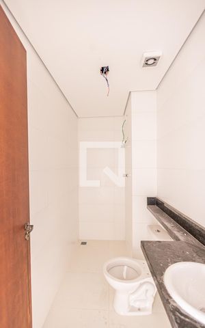 Apartamento à venda com 38m², 2 quartos e 1 vaga Apartamento à venda com 38m², 2 quartos e 1 vagaBanheiro Social