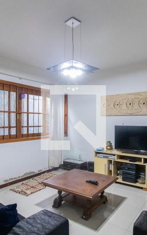 Casa à venda com 250m², 3 quartos e 3 vagas Casa à venda com 250m², 3 quartos e 3 vagasSala
