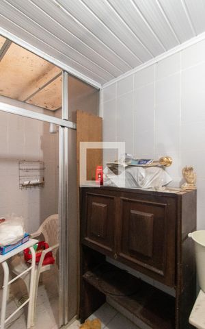 Casa à venda com 250m², 3 quartos e 3 vagas Casa à venda com 250m², 3 quartos e 3 vagasBanheiro - casa fundos