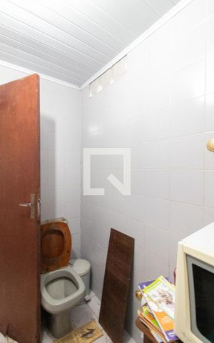Casa à venda com 250m², 3 quartos e 3 vagas Casa à venda com 250m², 3 quartos e 3 vagasBanheiro - casa fundos