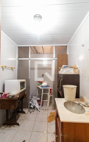 Casa à venda com 250m², 3 quartos e 3 vagas Casa à venda com 250m², 3 quartos e 3 vagasBanheiro - casa fundos