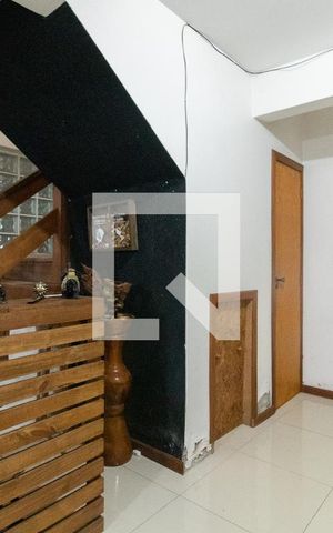Casa à venda com 250m², 3 quartos e 3 vagas Casa à venda com 250m², 3 quartos e 3 vagasSala