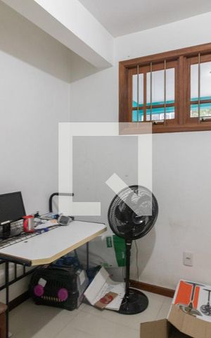 Casa à venda com 250m², 3 quartos e 3 vagas Casa à venda com 250m², 3 quartos e 3 vagasEscritório